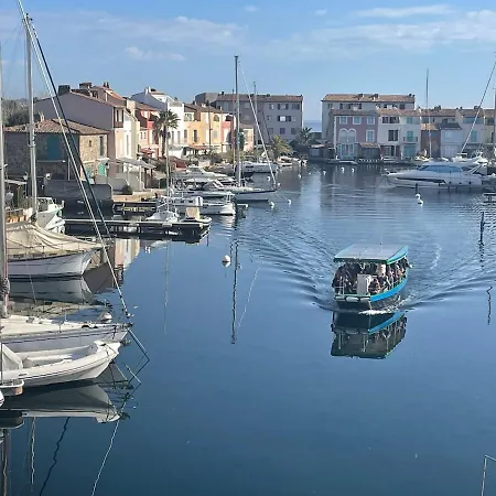 Les Pieds Dans L Eau * Grimaud