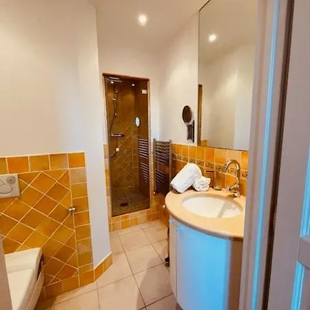 Les Pieds Dans L Eau