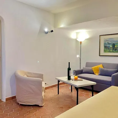 Les Pieds Dans L Eau Grimaud