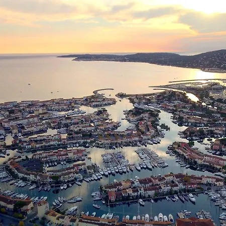 Les Pieds Dans L Eau